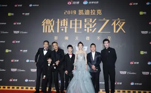 邓超条纹西装帅气红毯照图片_7