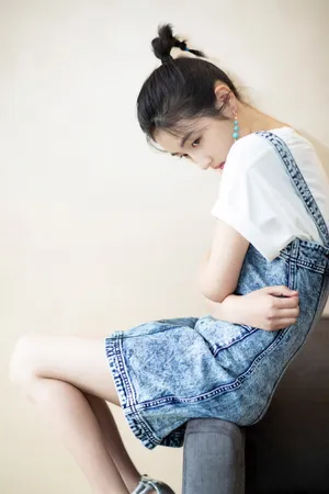 张子枫俏皮清纯写真图片_7