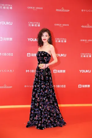 钟楚曦性感时尚代言图片_6