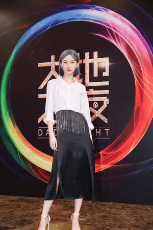 郭姝彤清爽短发活动照图片