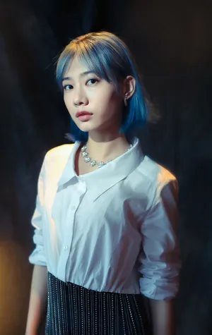 郭姝彤清爽短发活动照图片