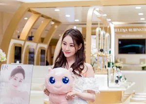 祝绪丹粉嫩代言活动图片