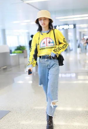 张子枫元气私服街拍图片_2