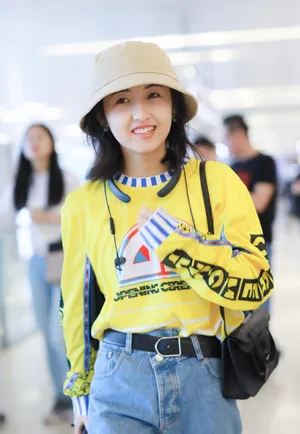张子枫元气私服街拍图片_4