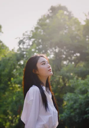 刘丁菡清新户外写真图片_3