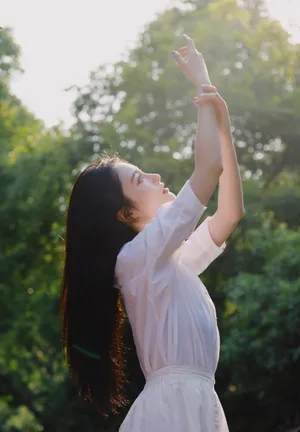 刘丁菡清新户外写真图片_4