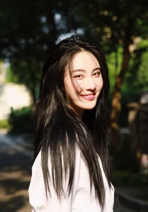 刘丁菡清新户外写真图片_8