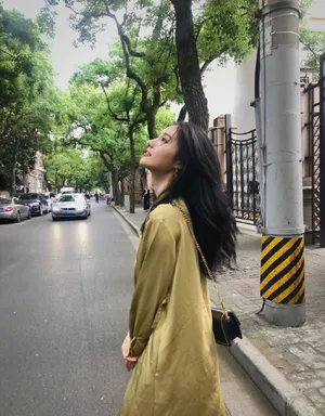 刘丁菡街头随性写真图片_2