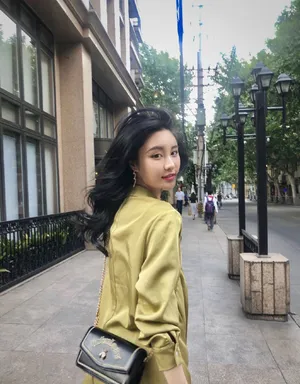 刘丁菡街头随性写真图片_3
