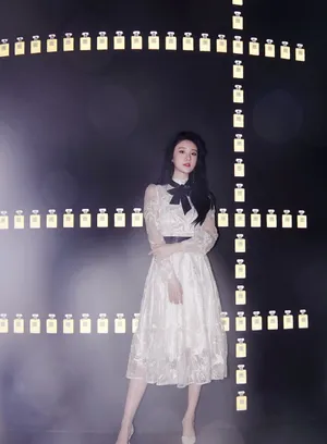 刘丁菡性感活动照图片_3