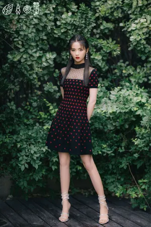 杨超越复古甜美写真图片_2