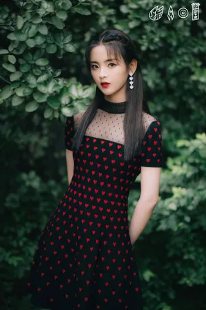 杨超越复古甜美写真图片_3