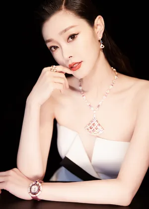 宋轶甜美优雅写真图片