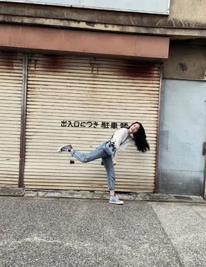 欧阳娜娜甜美日本旅行街拍图片_2