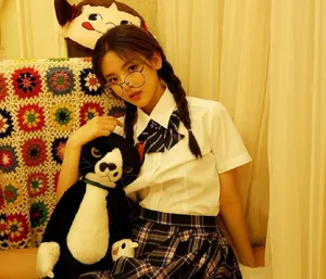 杨超越学生制服甜美性感图片_1