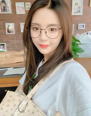 杨超越学生制服甜美性感图片_6