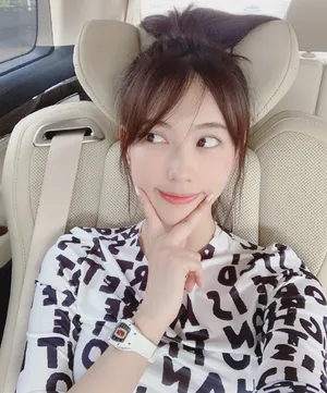 施予斐俏皮自拍照图片_1