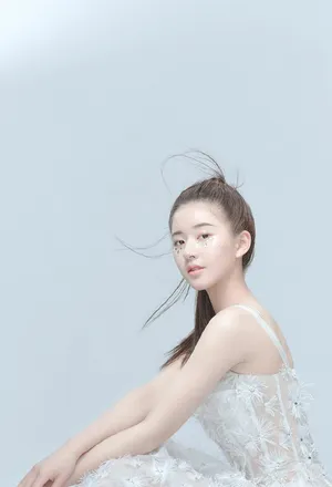 赵露思高贵典雅时尚写真图片_6