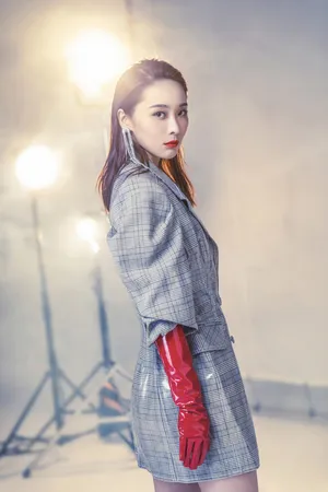 李曼光影靓丽个性写真图片_2