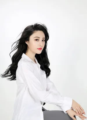 刘丁菡白衬衣慵懒性感写真图片_3