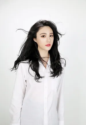 刘丁菡白衬衣慵懒性感写真图片_5