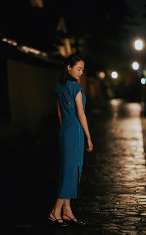 孙铱复古优雅旗袍写真图片_3