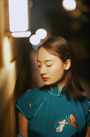 孙铱复古优雅旗袍写真图片_4