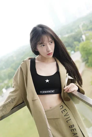 刘萌萌性感露脐装写真图片_3