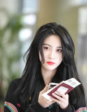 刘丁菡机场甜美可爱照片_5