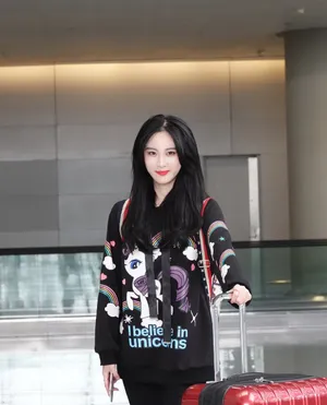 刘丁菡机场甜美可爱照片_6