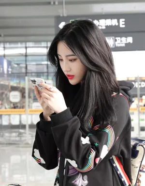 刘丁菡机场甜美可爱照片_7