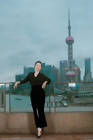 陈红端庄典雅性感写真图片