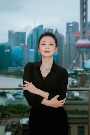 陈红端庄典雅性感写真图片_2