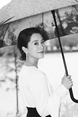 海清白衣黑裙性感时尚写真_3