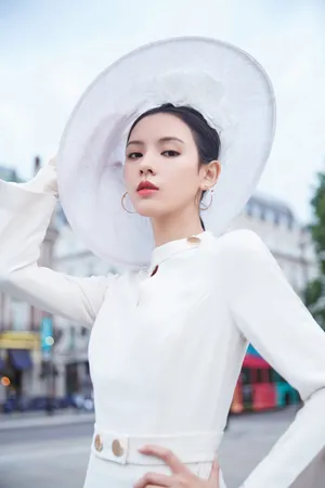 张予曦摩登女郎街拍图片_2