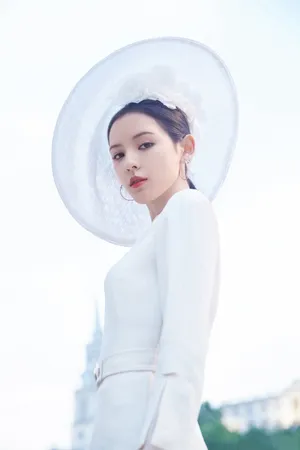 张予曦摩登女郎街拍图片_4