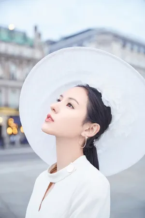 张予曦摩登女郎街拍图片_5