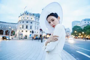 张予曦摩登女郎街拍图片_6