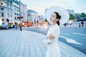 张予曦摩登女郎街拍图片_7