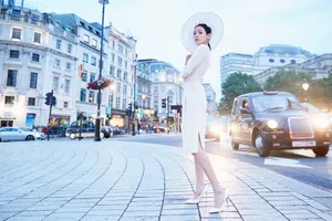 张予曦摩登女郎街拍图片_8
