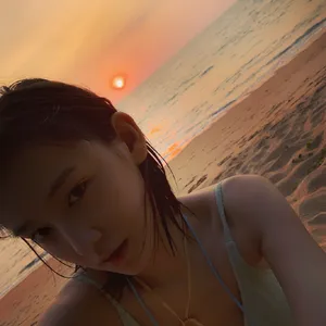 李沐宸海边甜美自拍图片_1