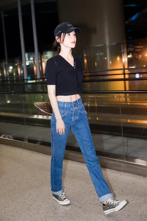 袁姗姗露脐装性感私服街拍图片