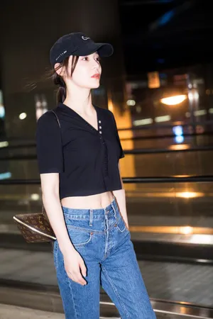 袁姗姗露脐装性感私服街拍图片