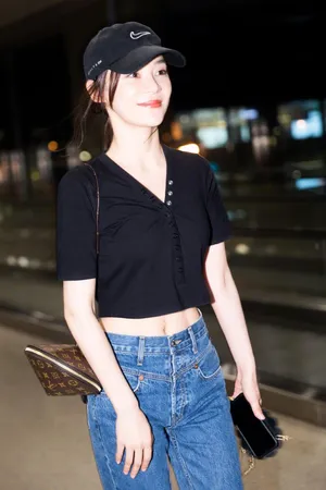 袁姗姗露脐装性感私服街拍图片_2