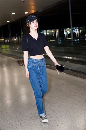 袁姗姗露脐装性感私服街拍图片_3