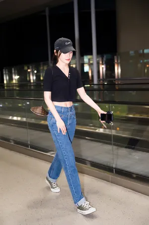 袁姗姗露脐装性感私服街拍图片_4