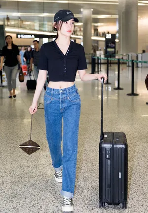 袁姗姗露脐装性感私服街拍图片_7