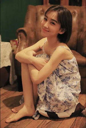 李沐宸吊带裙养眼写真图片_3