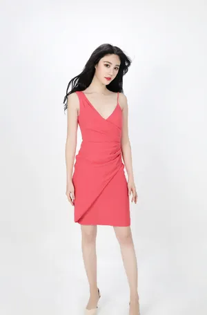 刘丁菡红色深v礼服性感图片