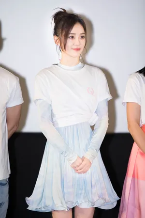 袁姗姗电影小Q首映礼甜美图片_5